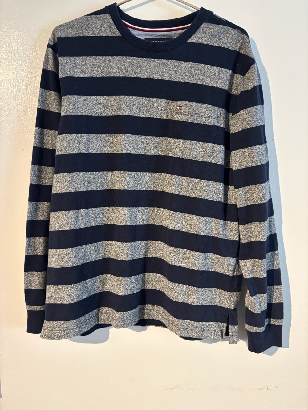 Tommy Hilfiger Men’s Medium Navy Gray Striped Long Sleeve Pocket T Shirt